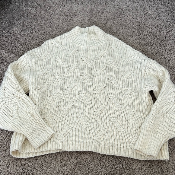 American Eagle Cream Mockneck Cropped Chunky Sweater - Picture 2 of 5